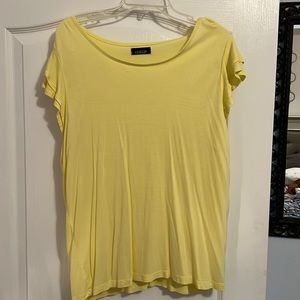Women’s pale yellow XL casual tee